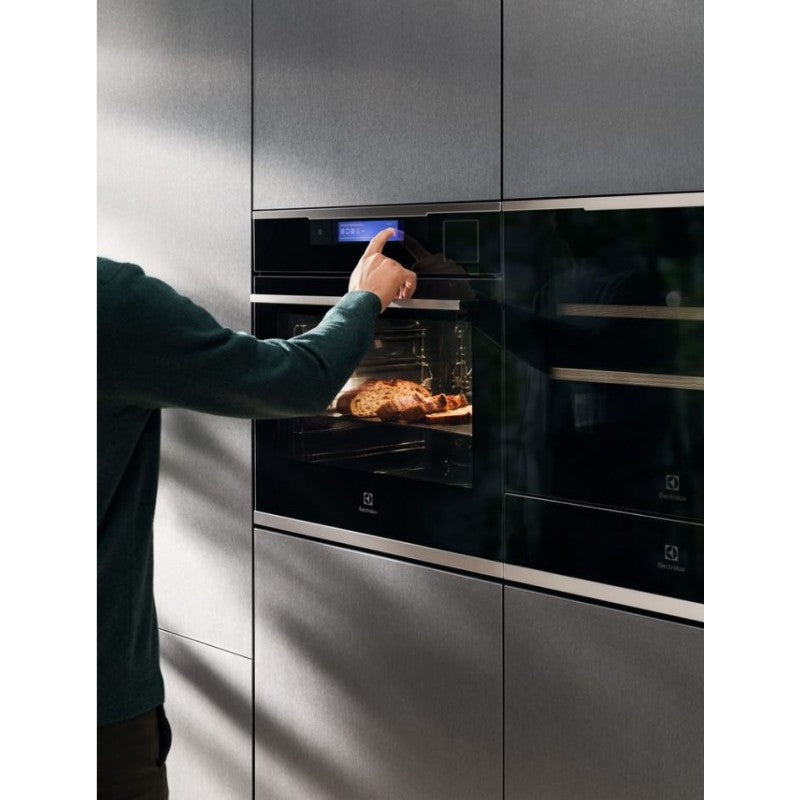 Electrolux KOAAS31X 60Cm Ultimate Taste 900 Built In Single Oven with 72L Capacity