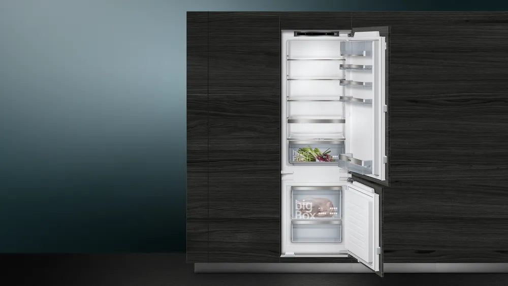 Siemens iQ500 built-in fridge-freezer with freezer at bottom 177.2 x 55.8 cm KI87SAF31I