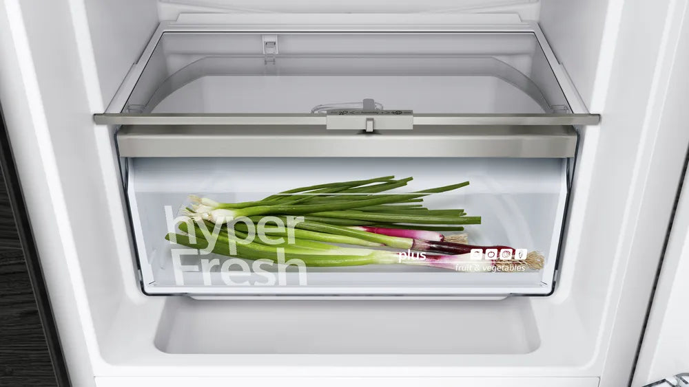 Siemens iQ500 built-in fridge-freezer with freezer at bottom 177.2 x 55.8 cm KI87SAF31I