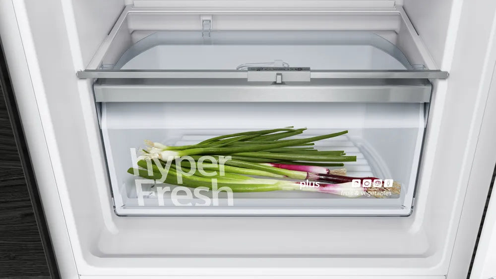 Siemens iQ500 built-in fridge-freezer with freezer at bottom 177.2 x 55.8 cm KI86NAF30I
