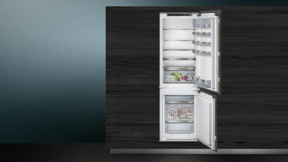 Siemens iQ500 built-in fridge-freezer with freezer at bottom 177.2 x 55.8 cm KI86NAF30I
