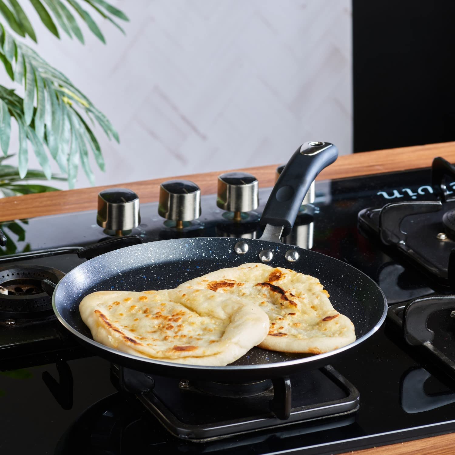 Vinod Cookware Aluminium Zest Marbilo Dosa Tawa, 28cm, Black