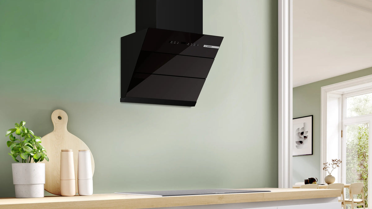 Bosch DWK61CJ60I 60 cm chimney angled view