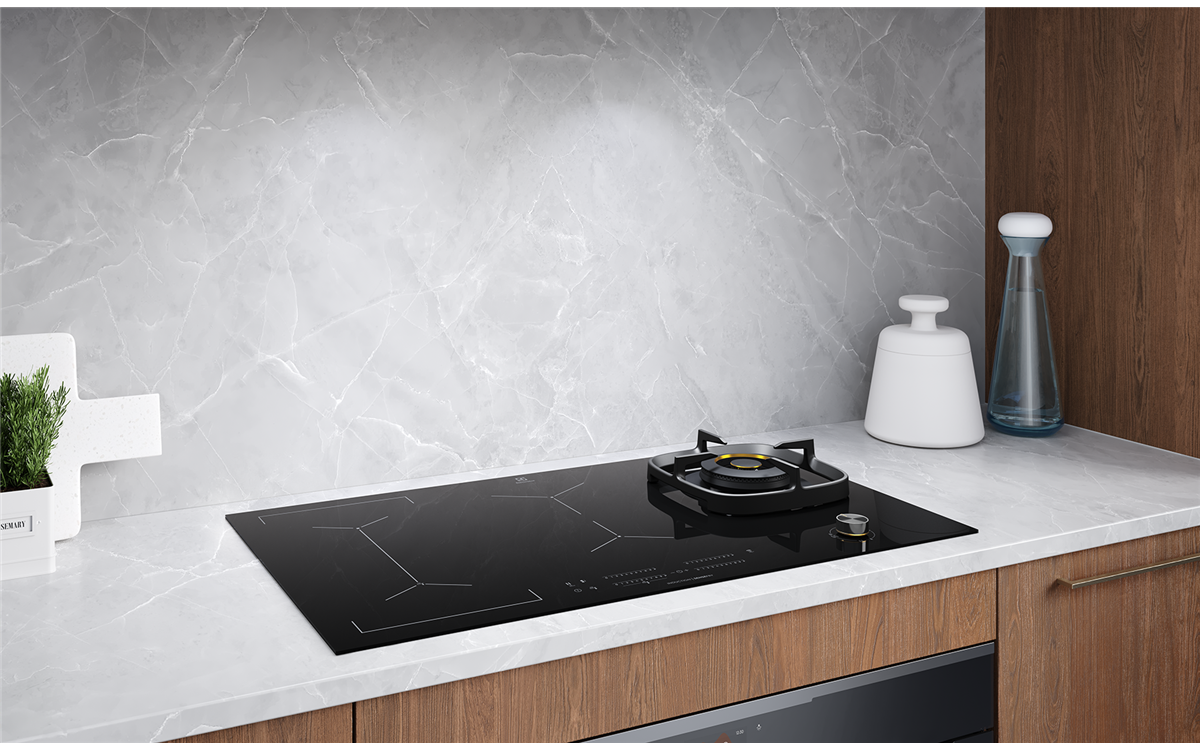 Electrolux 90Cm Ultimate Taste 900 BuiltIn hybrid Induction Hob with 4  cooking Zones EHH957BE