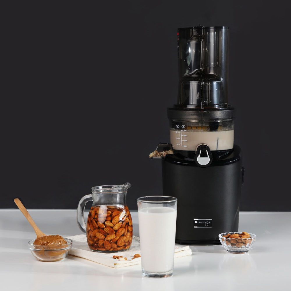 Kuvings REVO830 preparing nut milk