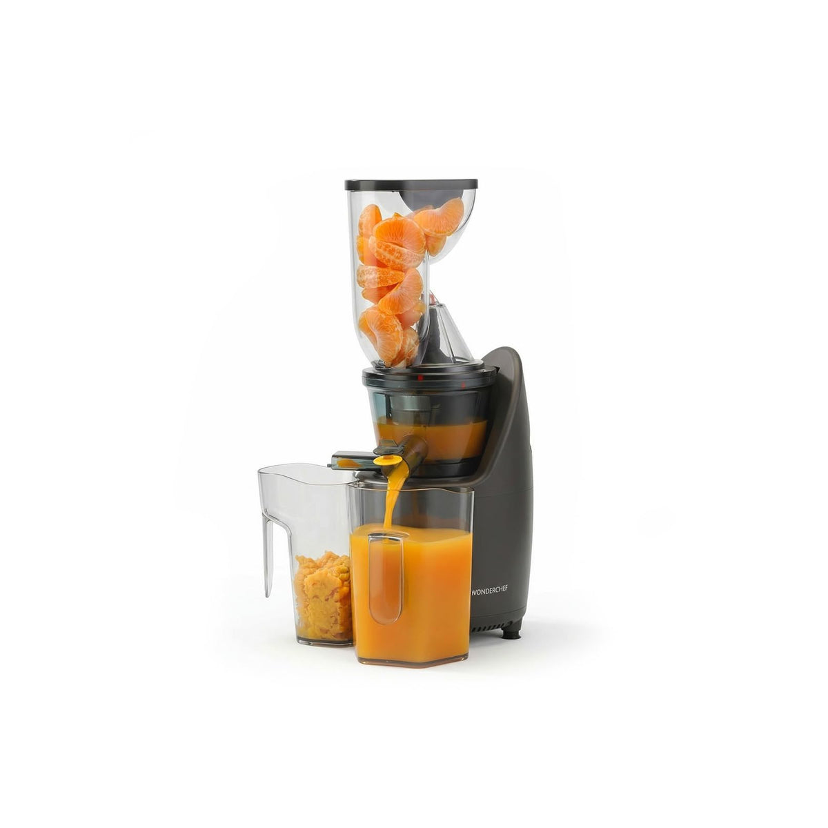 Wonderchef Regalia 63154559 cold press slow juicer with mandarin segments in the feeder, juice pouring into a jug and a pulp container beside it