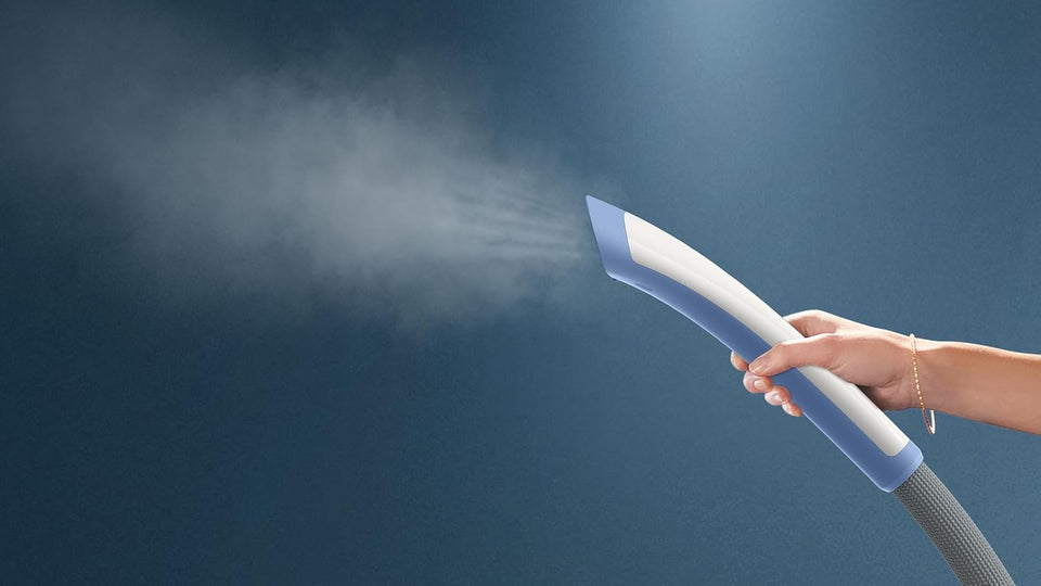 Hand holding the Philips STE1030/20 steamer head releasing steam