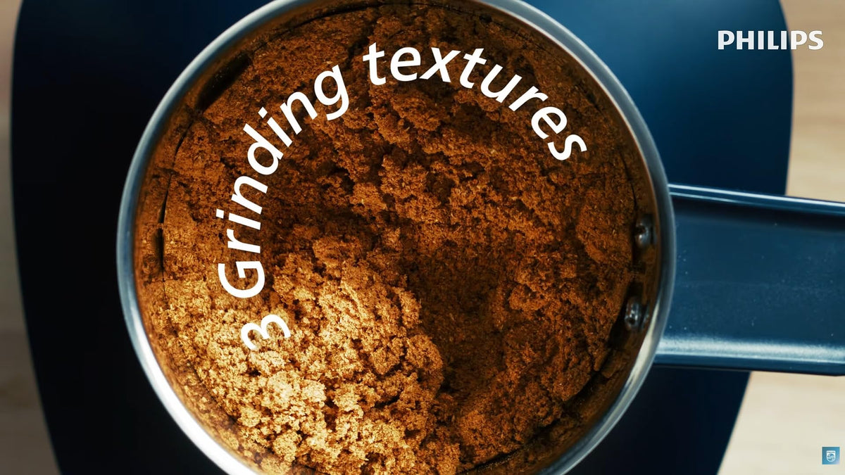 Top view of a Philips HL7773/01 stainless steel jar filled with ground spice powder and the text '3 Grinding textures'